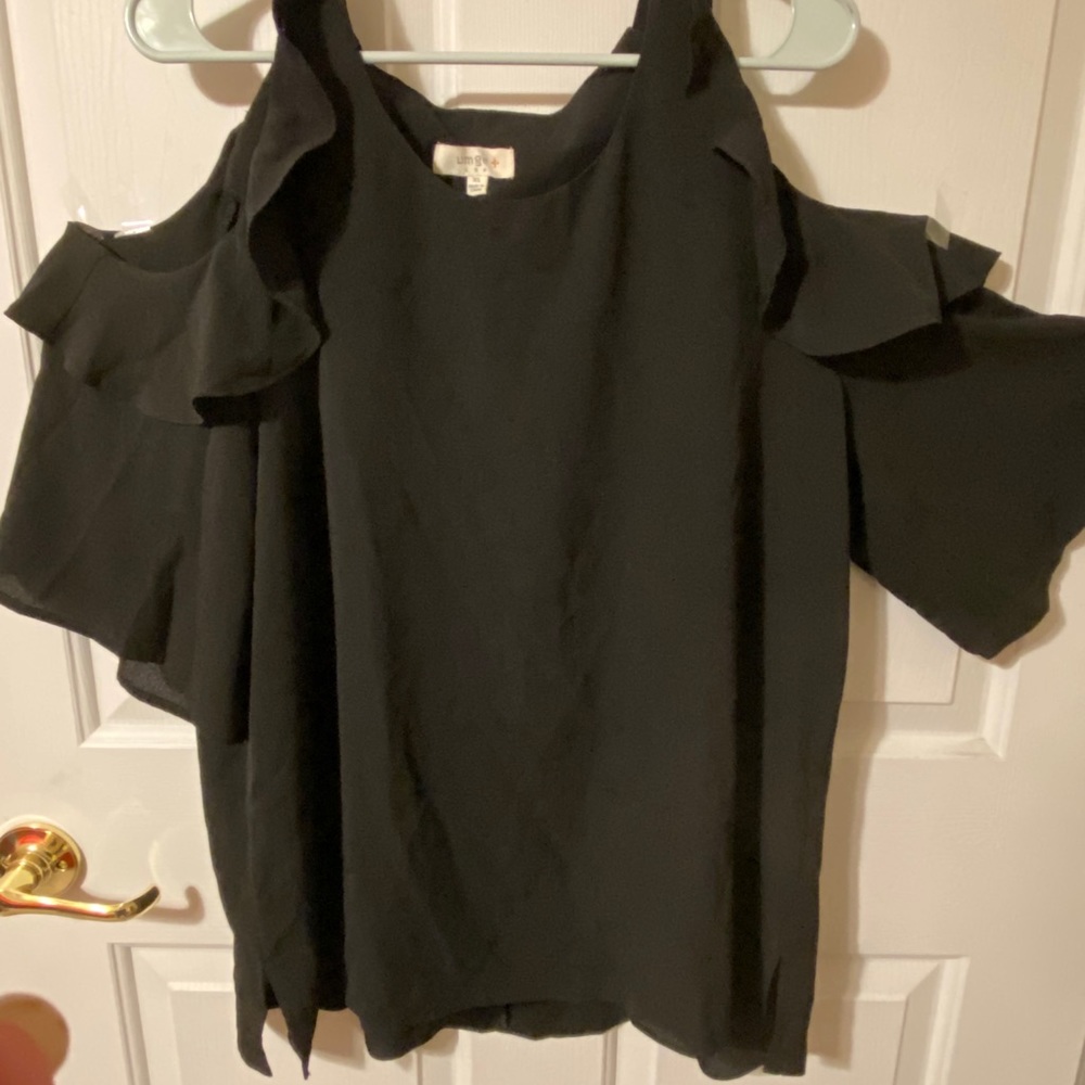 Umgee cold shoulder black top. Worn once.
